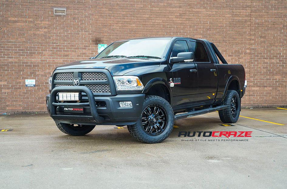 DODGE-RAM-SLEDGE-GLOSS-BLACK-MILLED-ACCENTS